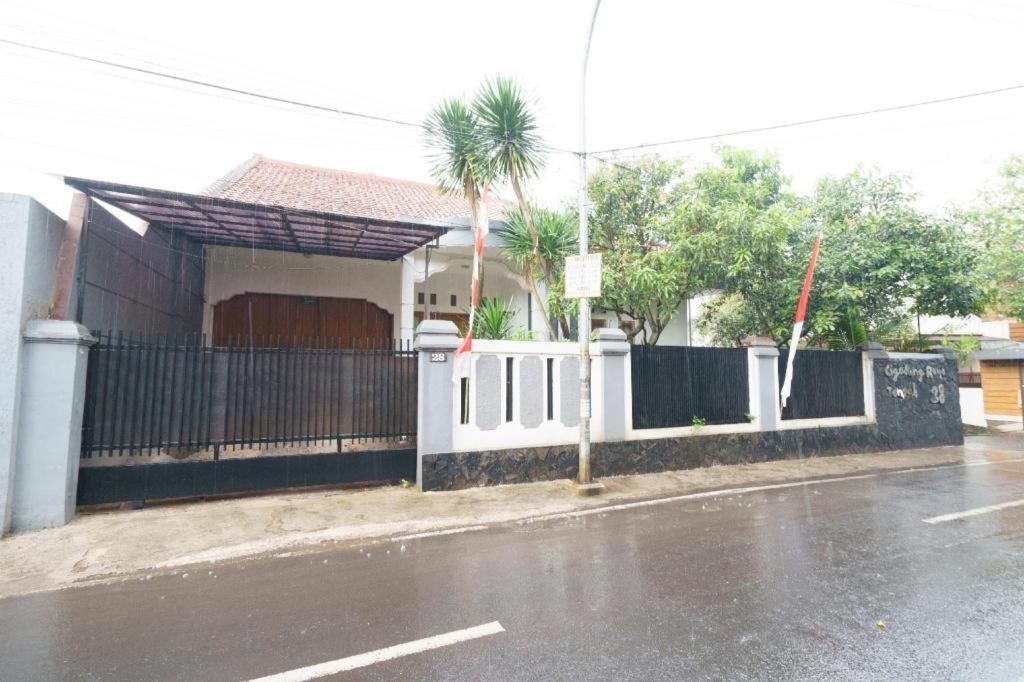 Oyo 91561 Gandhi Hotel Bandung Exterior foto